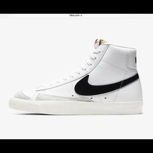 Women’s Nike Mid ‘77 Vintage Blazers